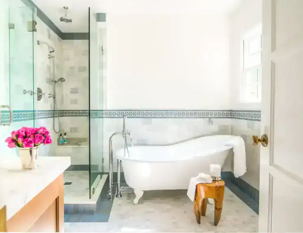 Bathroom with vintag.