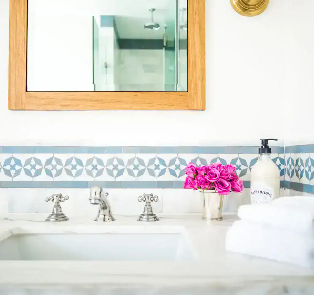 Bathroom with flower.