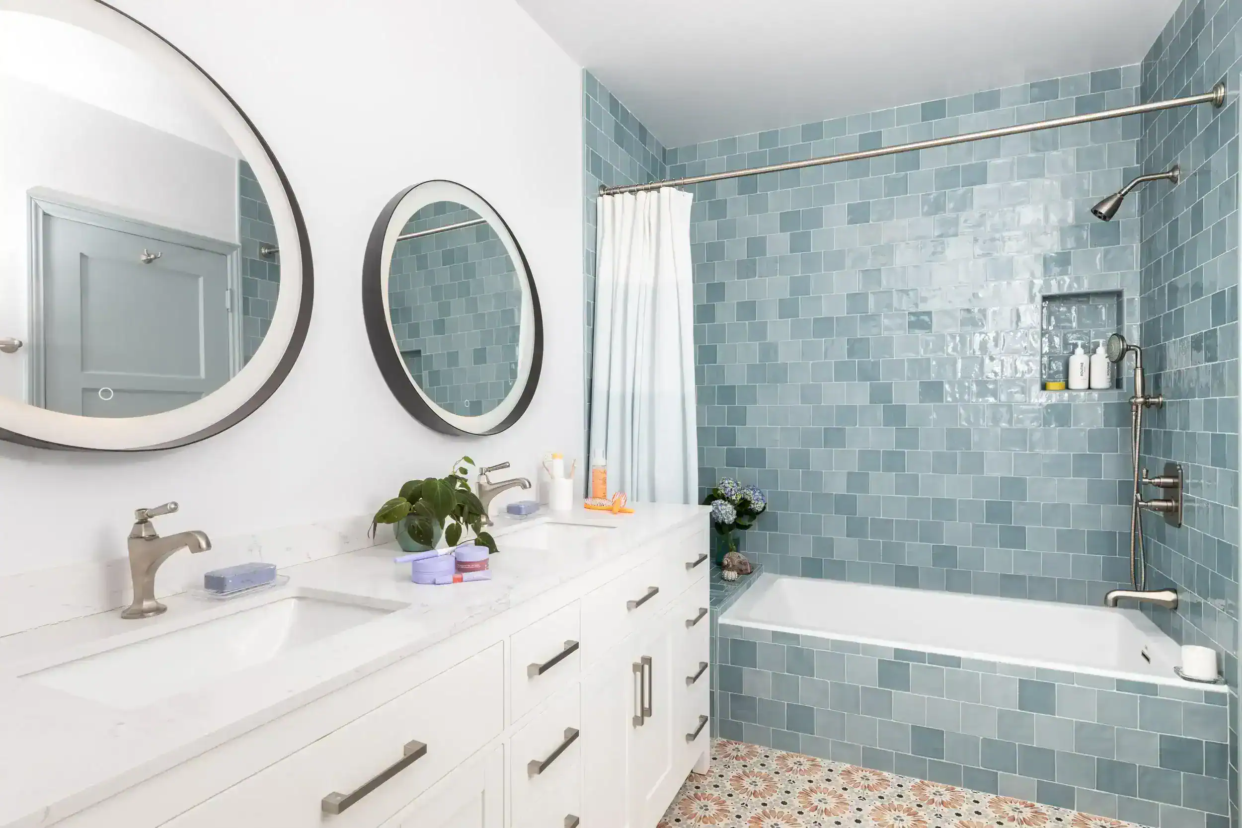 Jack & Jill Bathroom Design for Los Angeles Homes | Photography by Erika Bierman 