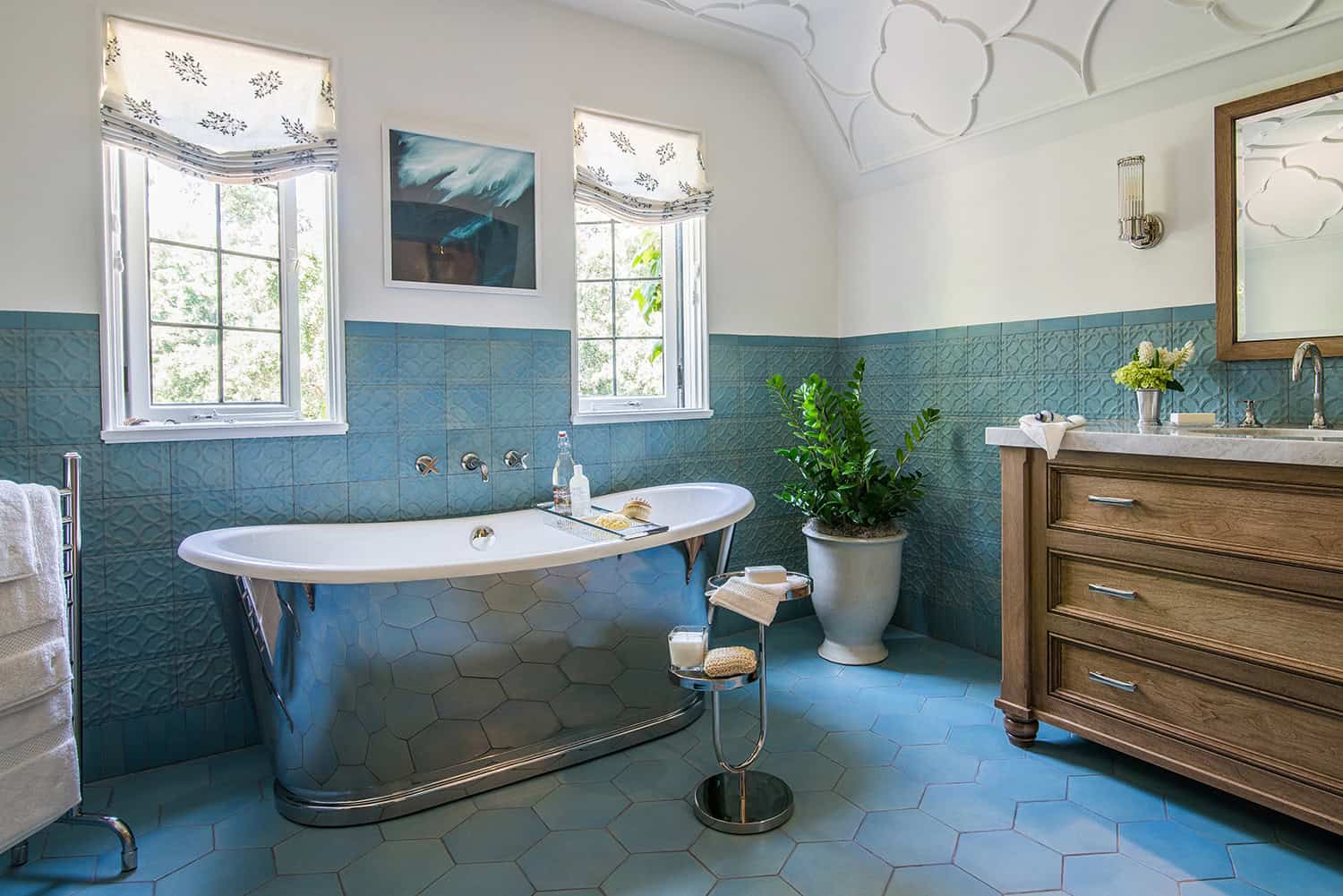 Bathroom with bathtu.