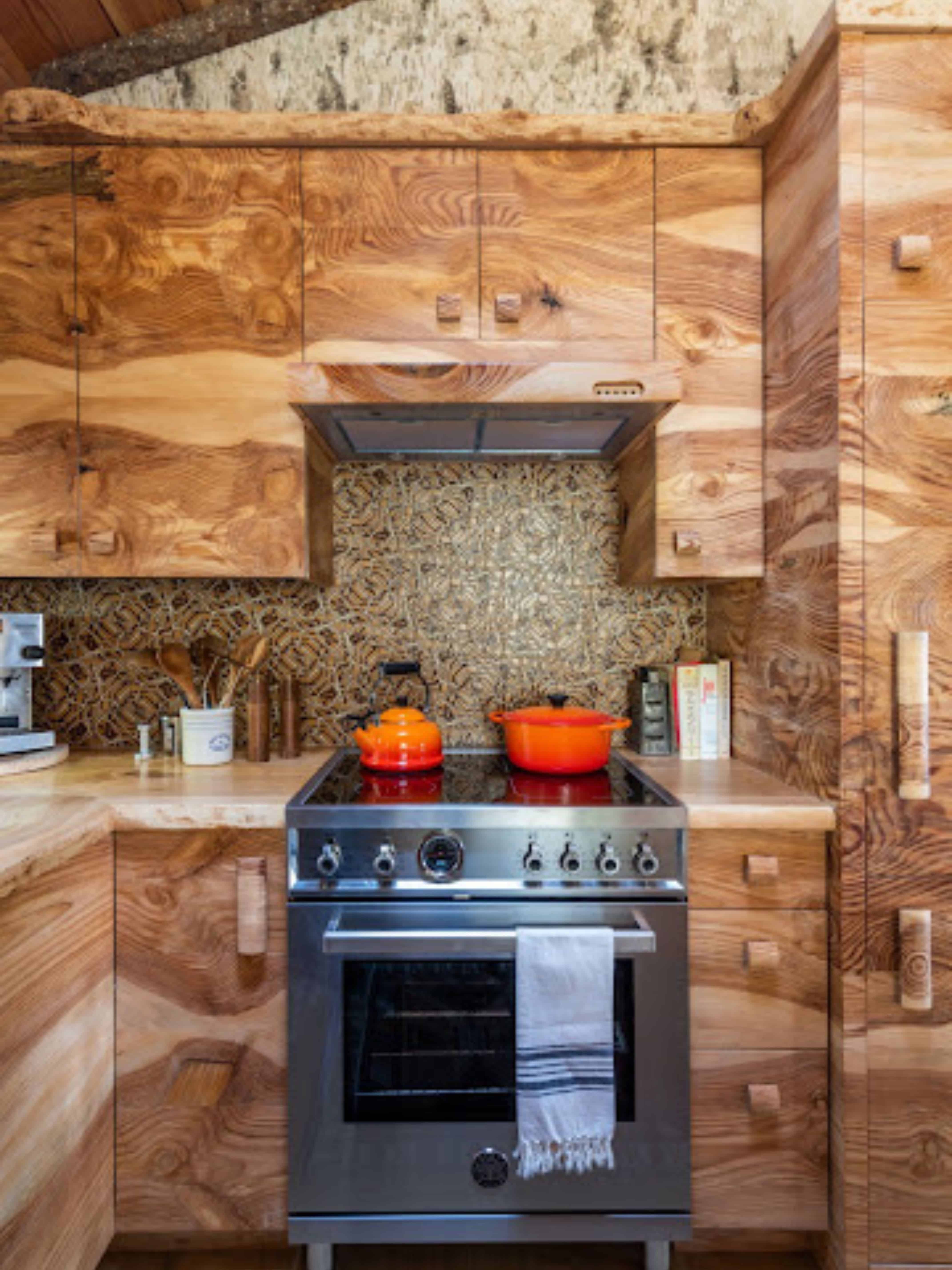 Kitchen stove with p.